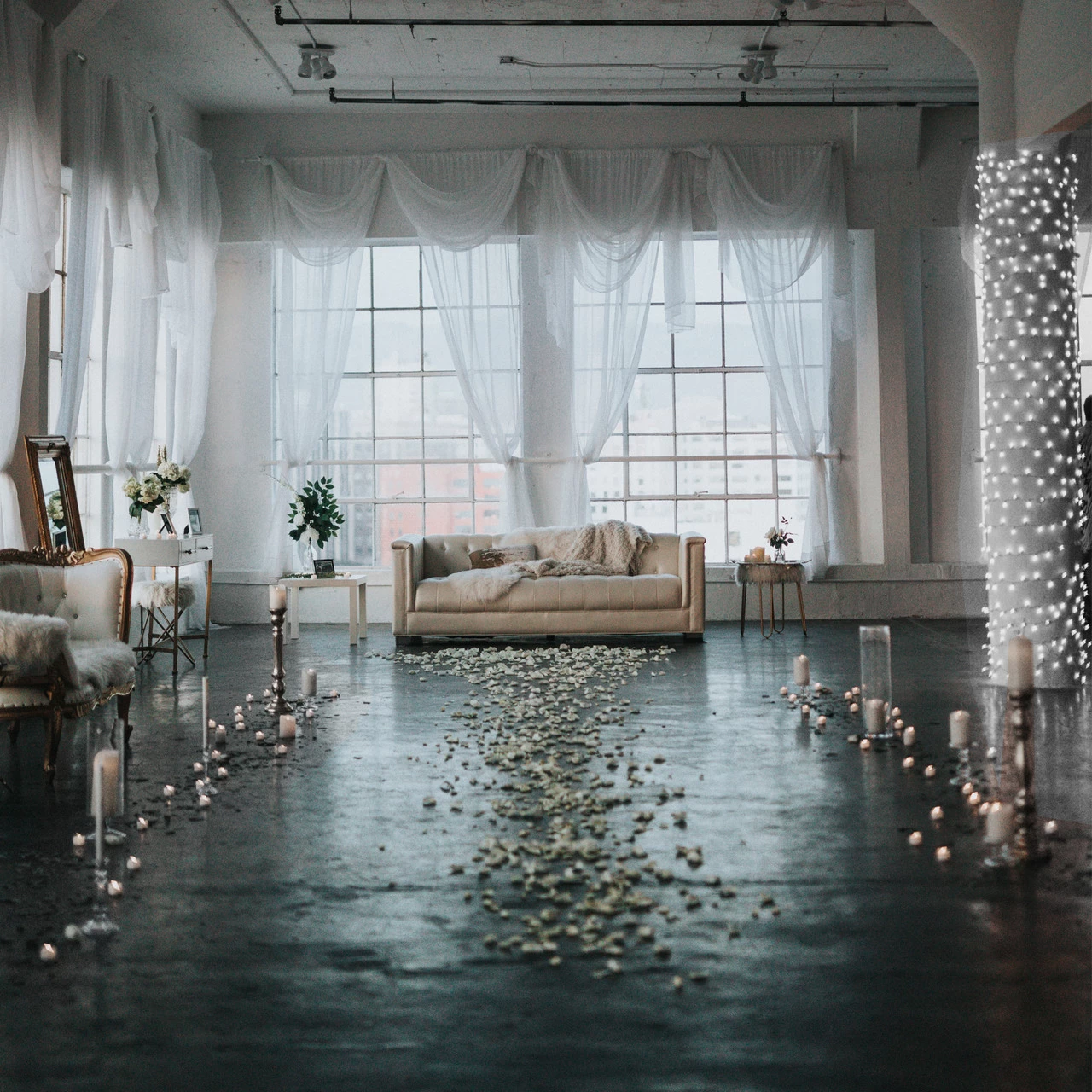 2' X 8' Pure White LED Wide Angle Net Style Column Wrap Christmas Lights, White Wire 4 2' X 8' Pure White LED Wide Angle Net Style Column Wrap Christmas Lights, White Wire - Image 2