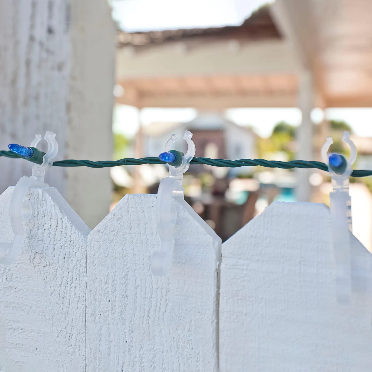 Bucket Of 150 Clear Max Pro Anywhere Flip Christmas Light Clips 6 Bucket Of 150 Clear Max Pro Anywhere Flip Christmas Light Clips - Image 4