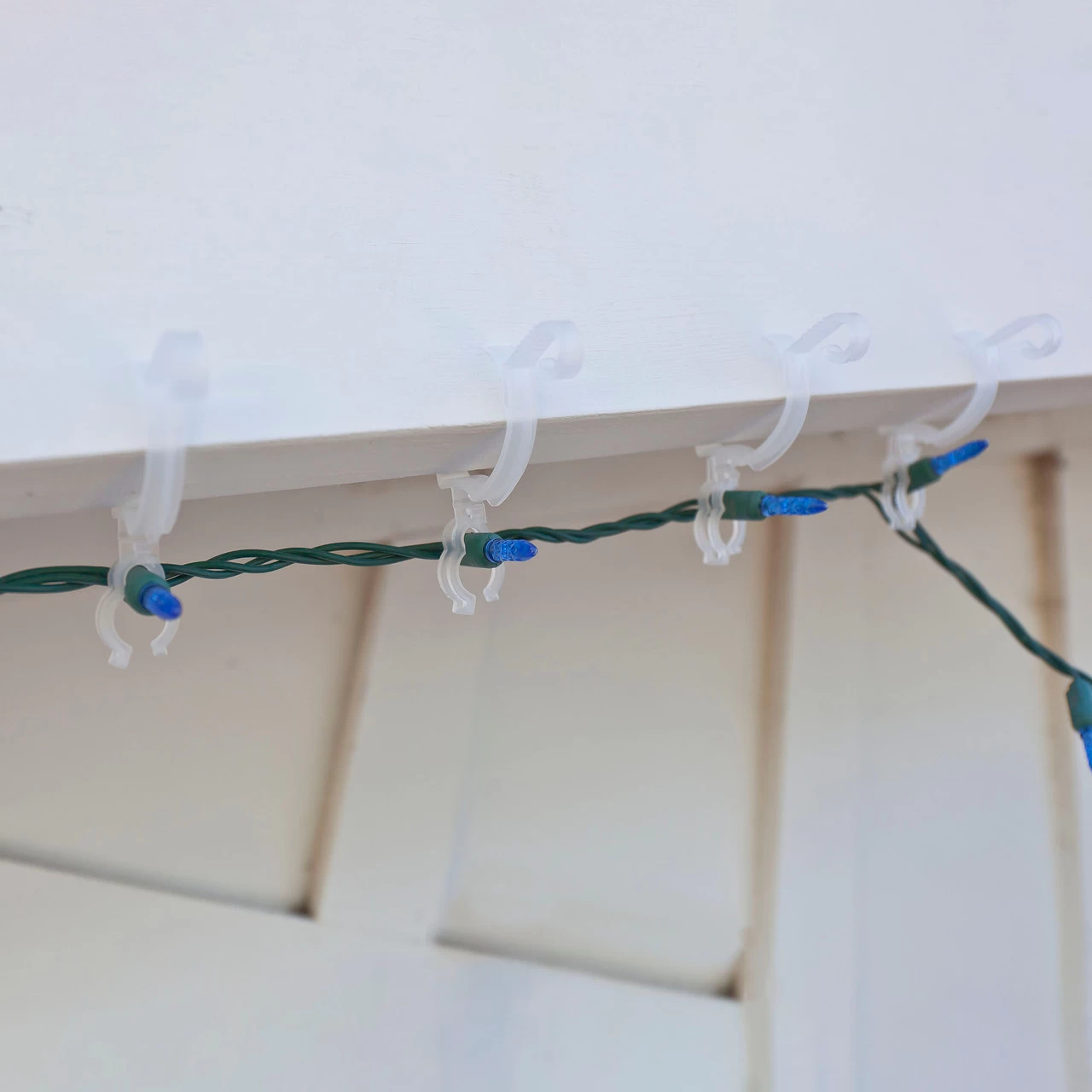 Bucket Of 150 Clear Max Pro Anywhere Flip Christmas Light Clips 7 Bucket Of 150 Clear Max Pro Anywhere Flip Christmas Light Clips - Image 5